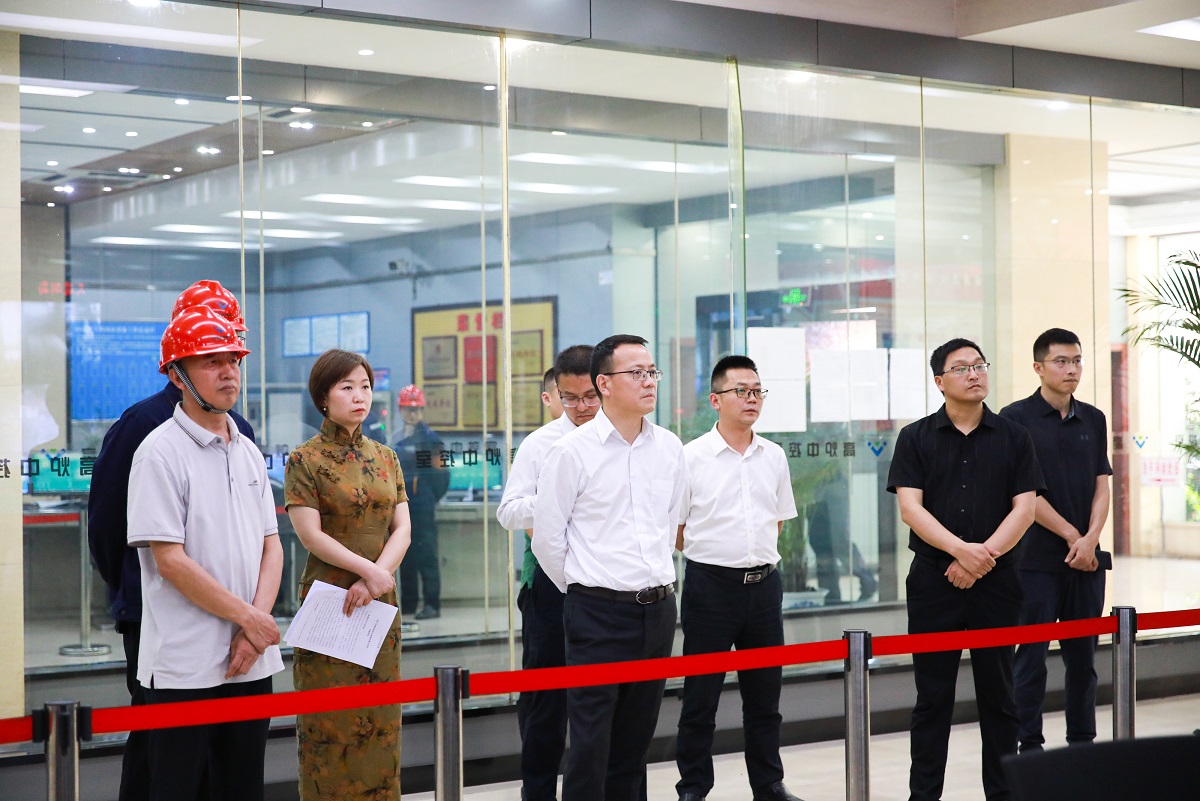             市委常委、統(tǒng)戰(zhàn)部部長(zhǎng)羅萬東一行 深入川威調(diào)研推動(dòng)轉(zhuǎn)型升級(jí)與綠色發(fā)展(圖2)