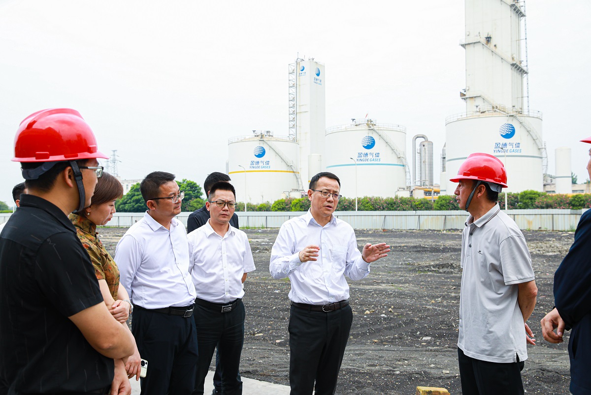              市委常委、統(tǒng)戰(zhàn)部部長(zhǎng)羅萬東一行 深入川威調(diào)研推動(dòng)轉(zhuǎn)型升級(jí)與綠色發(fā)展(圖3)