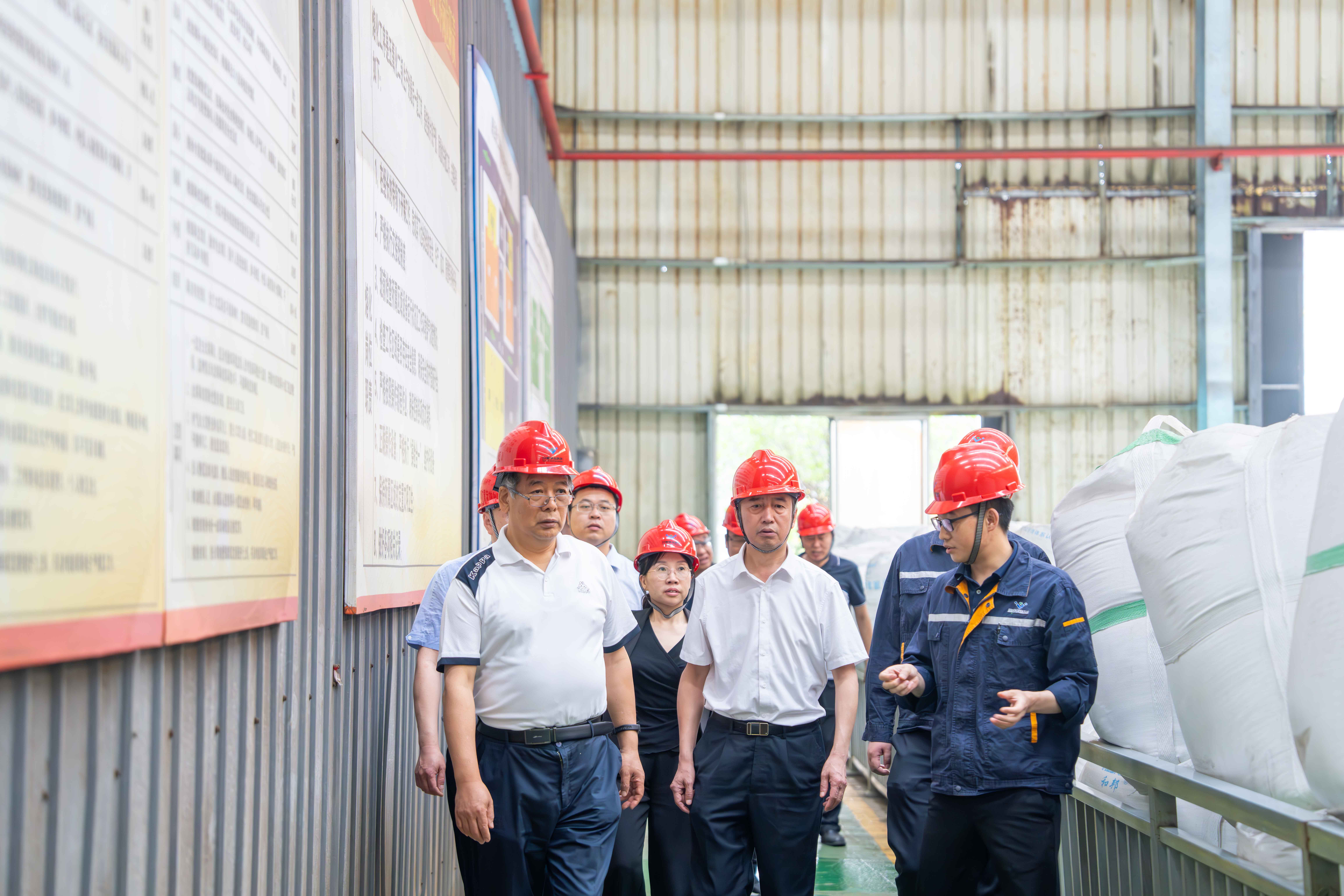 中科院專(zhuān)家團(tuán)隊(duì)蒞臨川威連界基地(圖3)