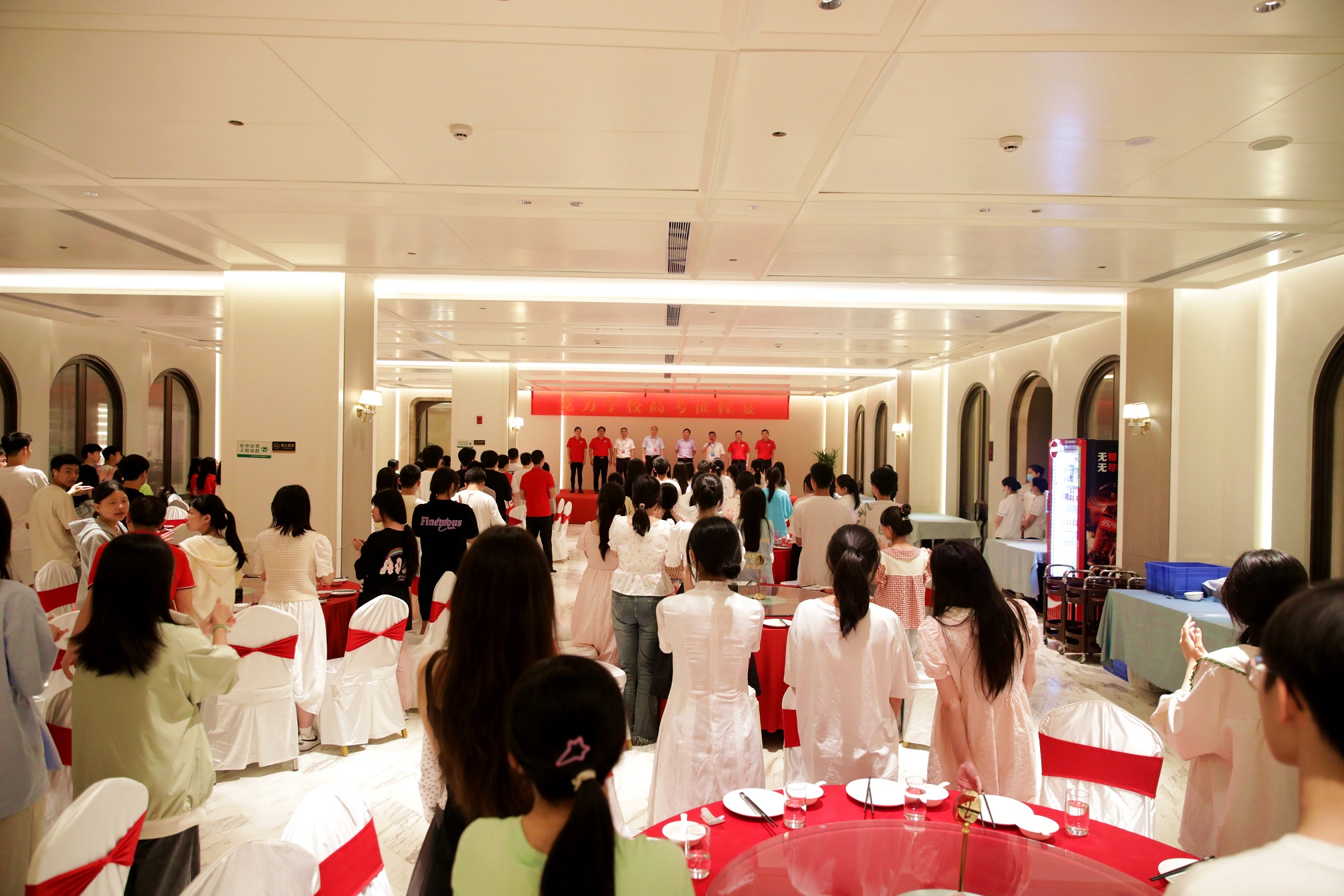 星光不負(fù)趕路人 時(shí)光不負(fù)有心人——集團(tuán)公司慰問(wèn)競(jìng)力學(xué)校2024年高考學(xué)子(圖5)