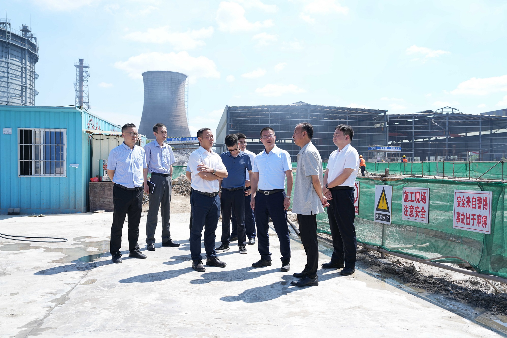 威遠(yuǎn)縣委書記蘭徐一行蒞臨川威連界基地考察調(diào)研