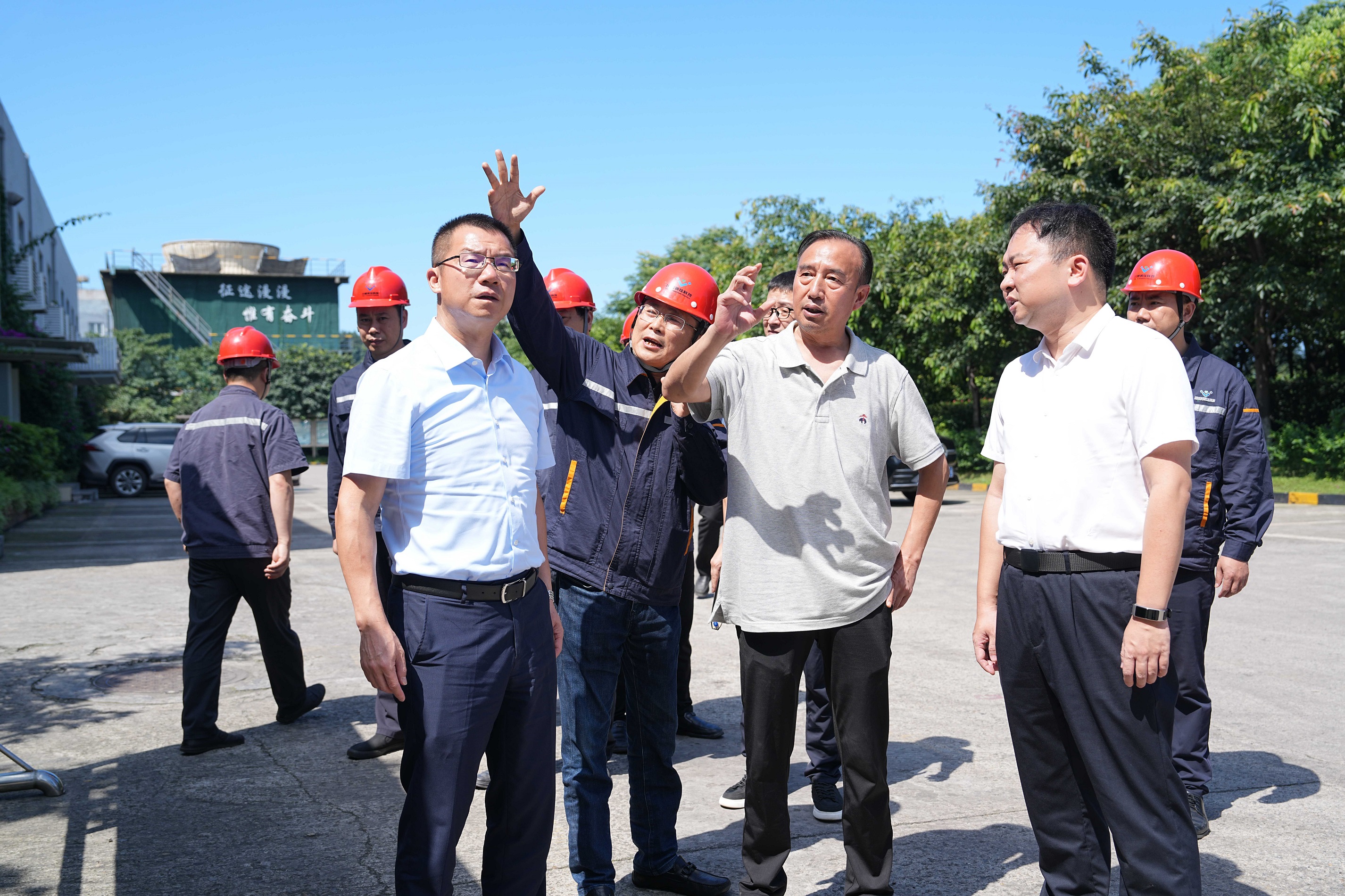 威遠縣委書記蘭徐一行蒞臨川威連界基地考察調(diào)研(圖3)