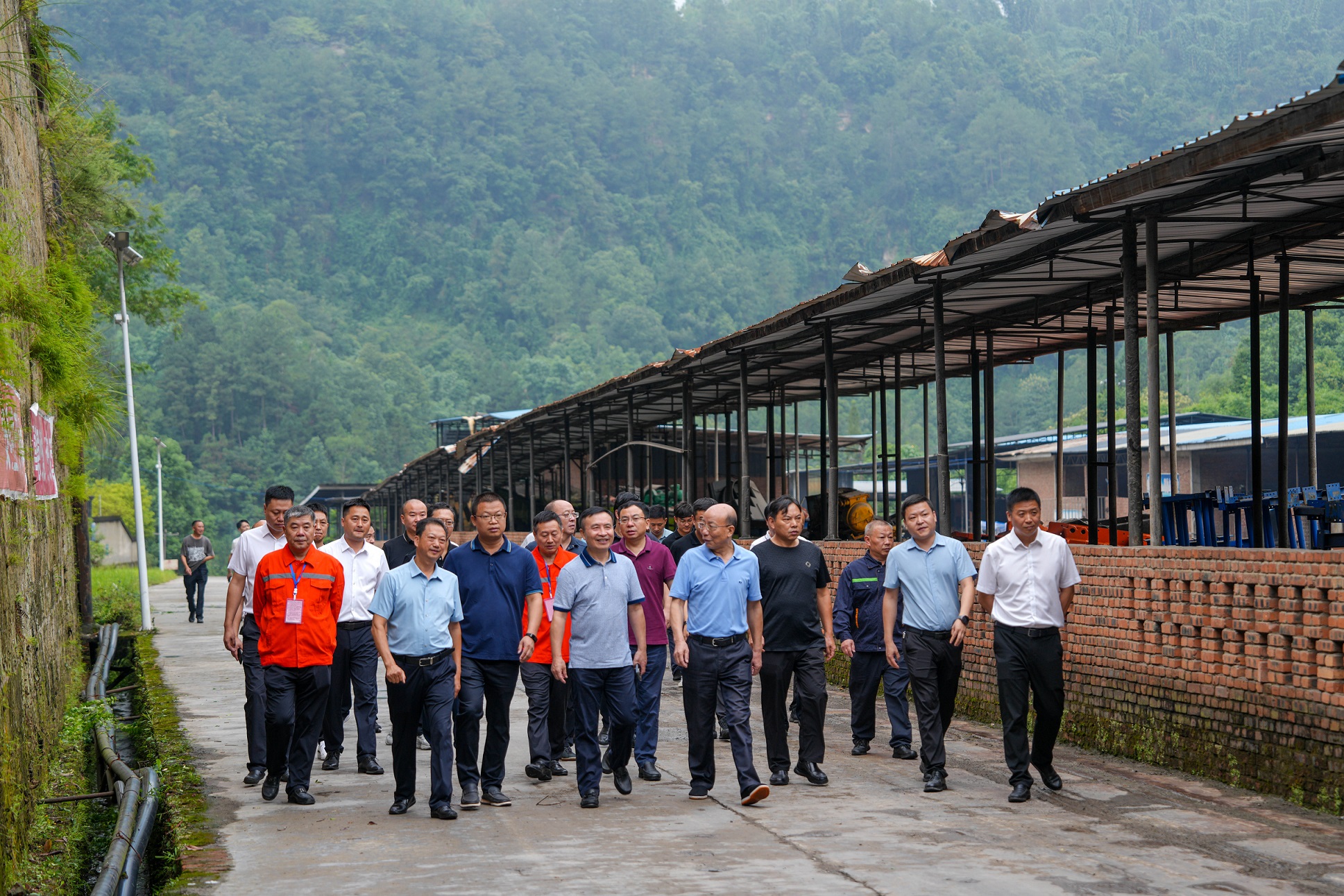 王勁董事長(zhǎng)中秋佳節(jié)深入一線(xiàn)慰問(wèn)調(diào)研