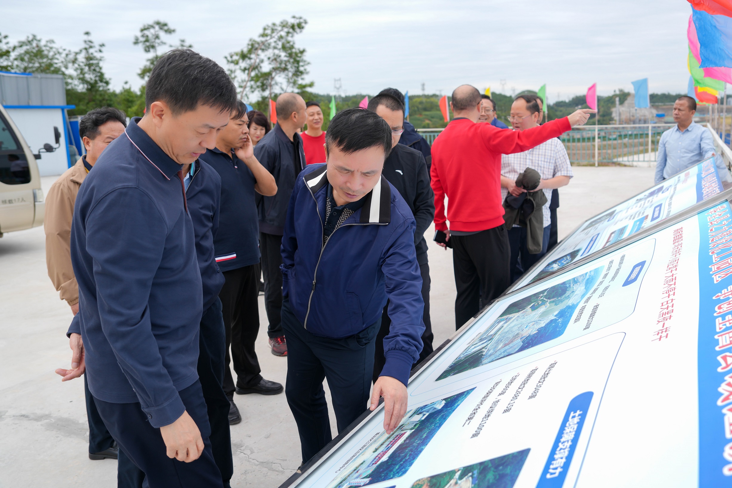 國慶佳節(jié)！王勁董事長一行深入一線調(diào)研慰問