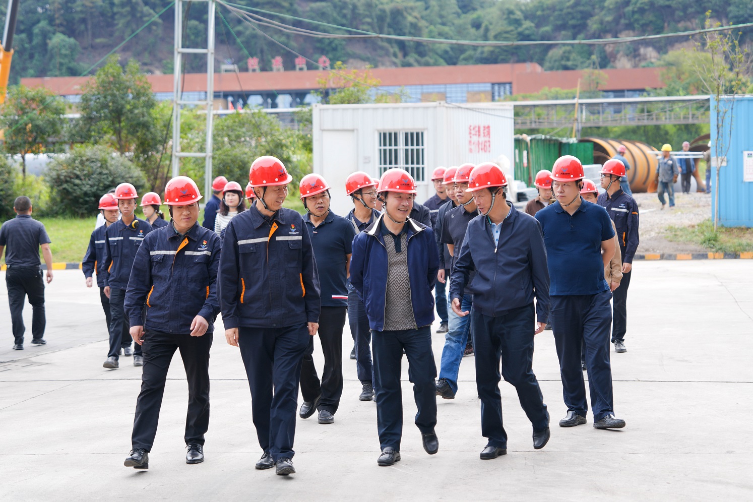 國慶佳節(jié)！王勁董事長一行深入一線調(diào)研慰問(圖7)