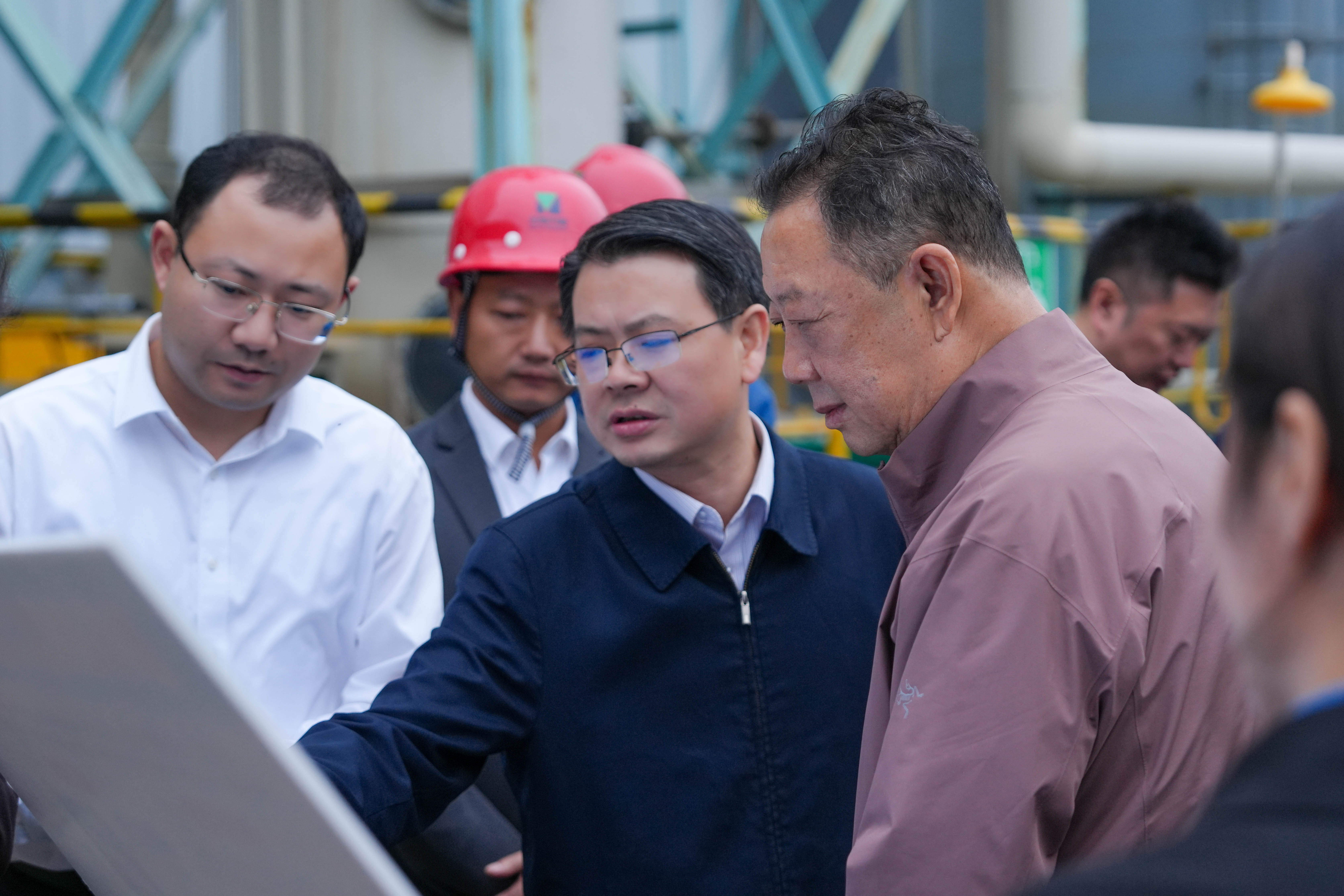 省高科協(xié)理事長(zhǎng)，省政協(xié)黨組原副書(shū)記、副主席曲木史哈一行到川威調(diào)研(圖2)