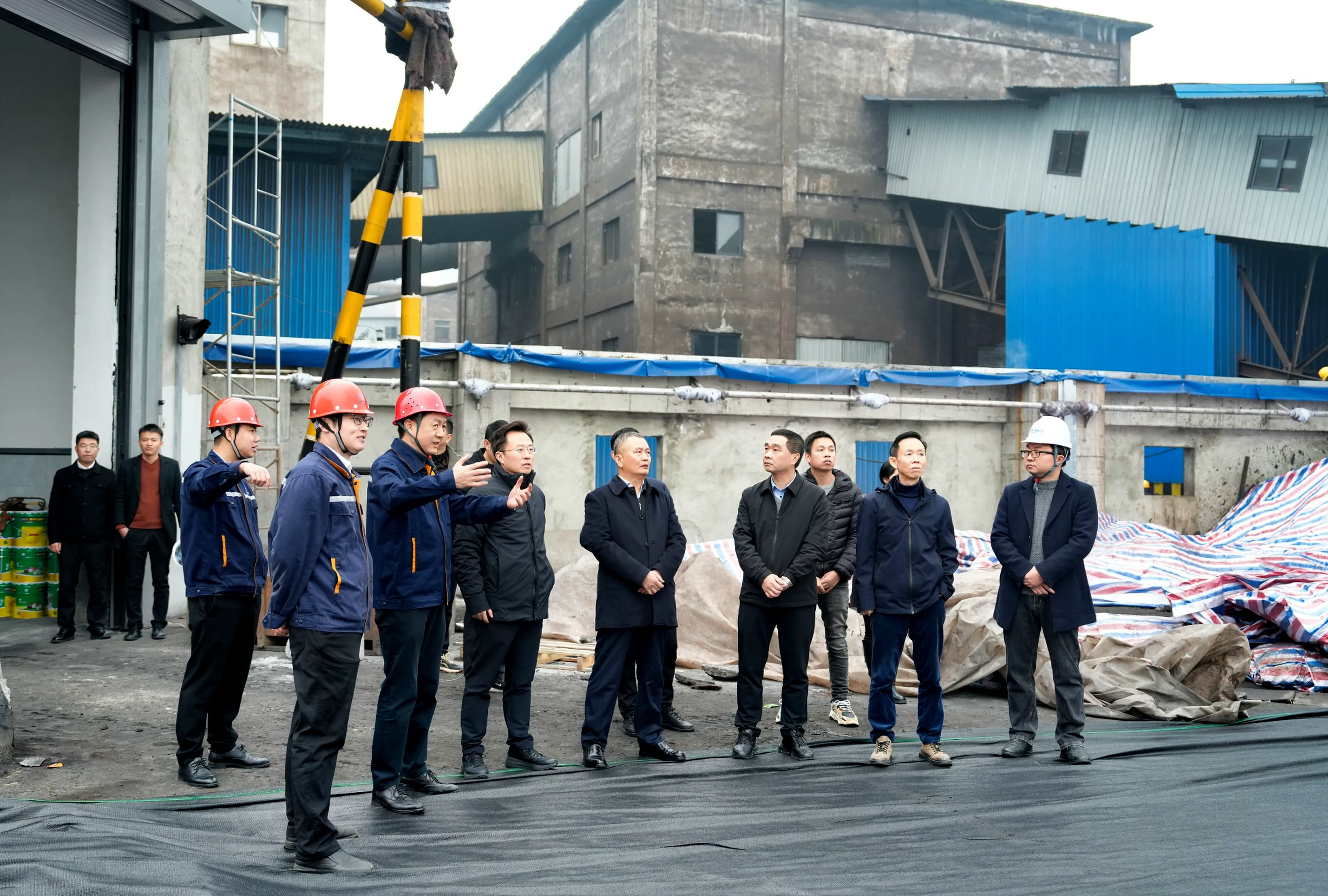 市人大常委會副主任曾云忠一行到川威督導(dǎo)超低排放改造項目建設(shè)“進(jìn)度條”