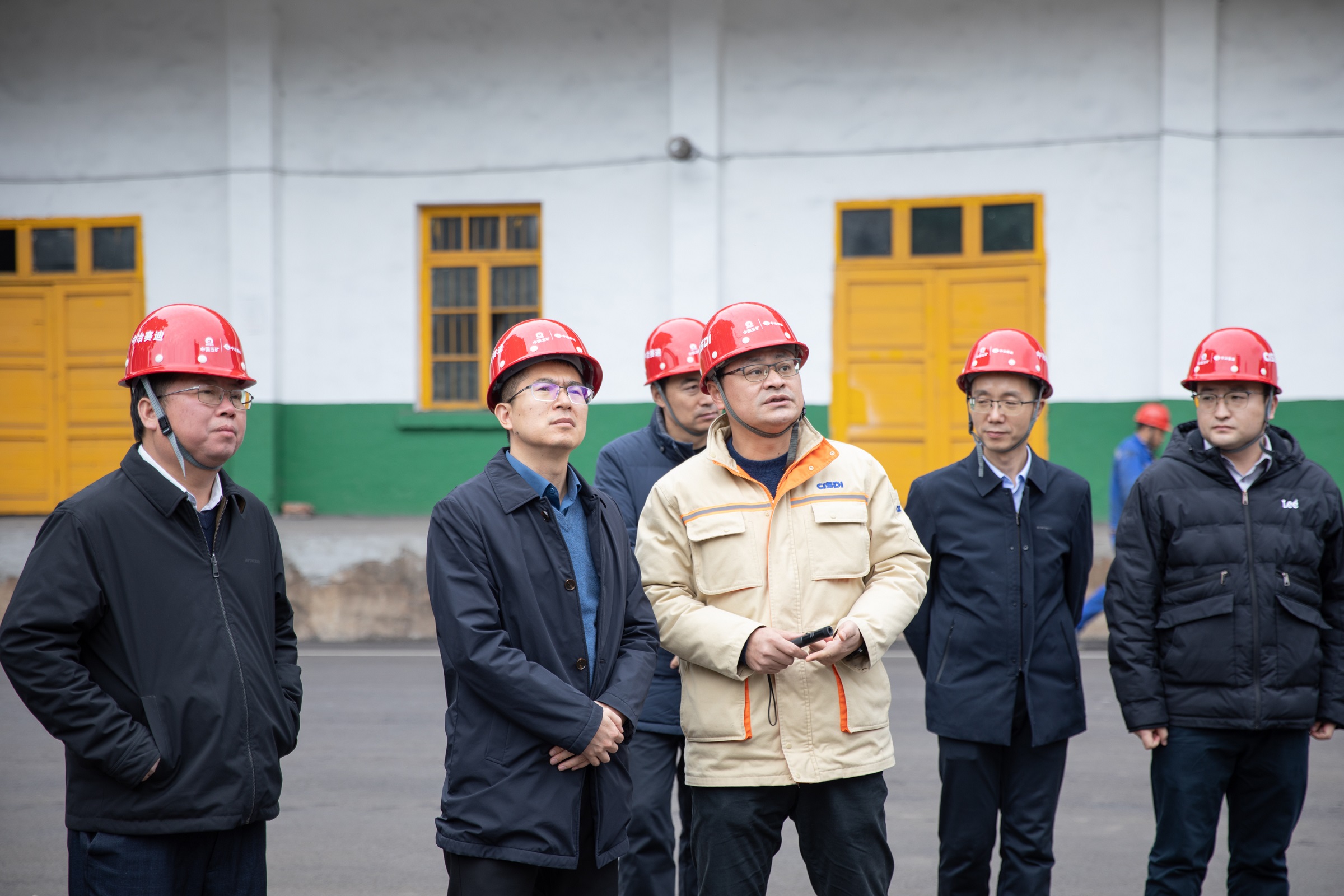 工信部原材料司鋼鐵處副處長張緒武一行到川威連界基地調(diào)研