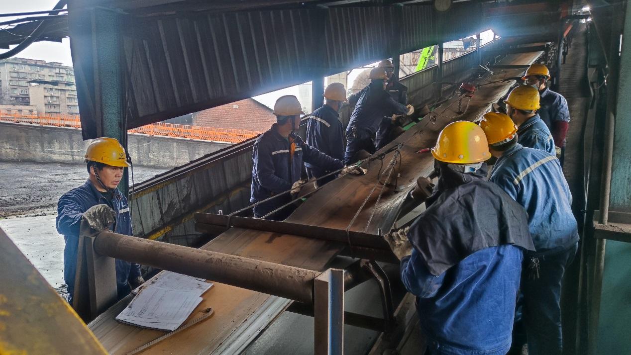 初心如磐踐使命 砥礪奮進(jìn)啟新程——釩鈦科技3#高爐順利點(diǎn)火開(kāi)爐(圖2)