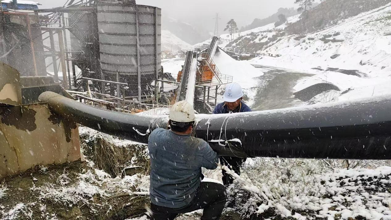 戰(zhàn)風雪，斗嚴寒！ ——聯(lián)鑫礦業(yè)公司會理區(qū)域全力護航節(jié)前安全生產(圖5)