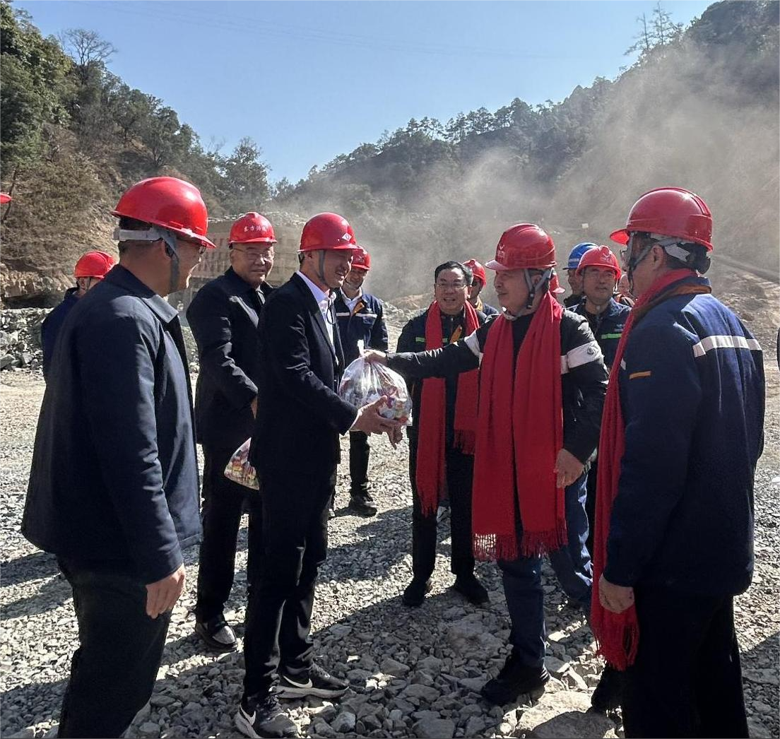 新春第一天董事長(zhǎng)到礦山