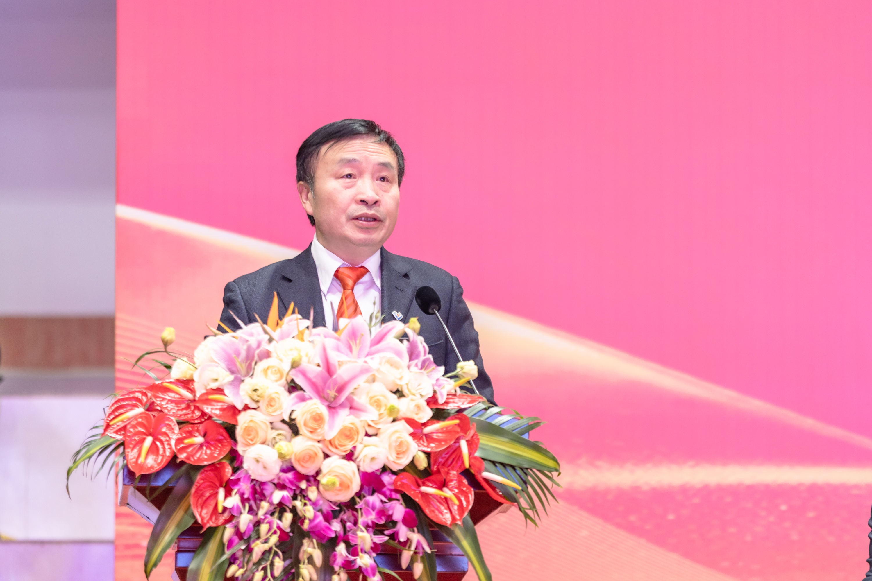 與你同行 向前堅持——集團(tuán)公司隆重召開2025年度總結(jié)表彰大會(圖3)