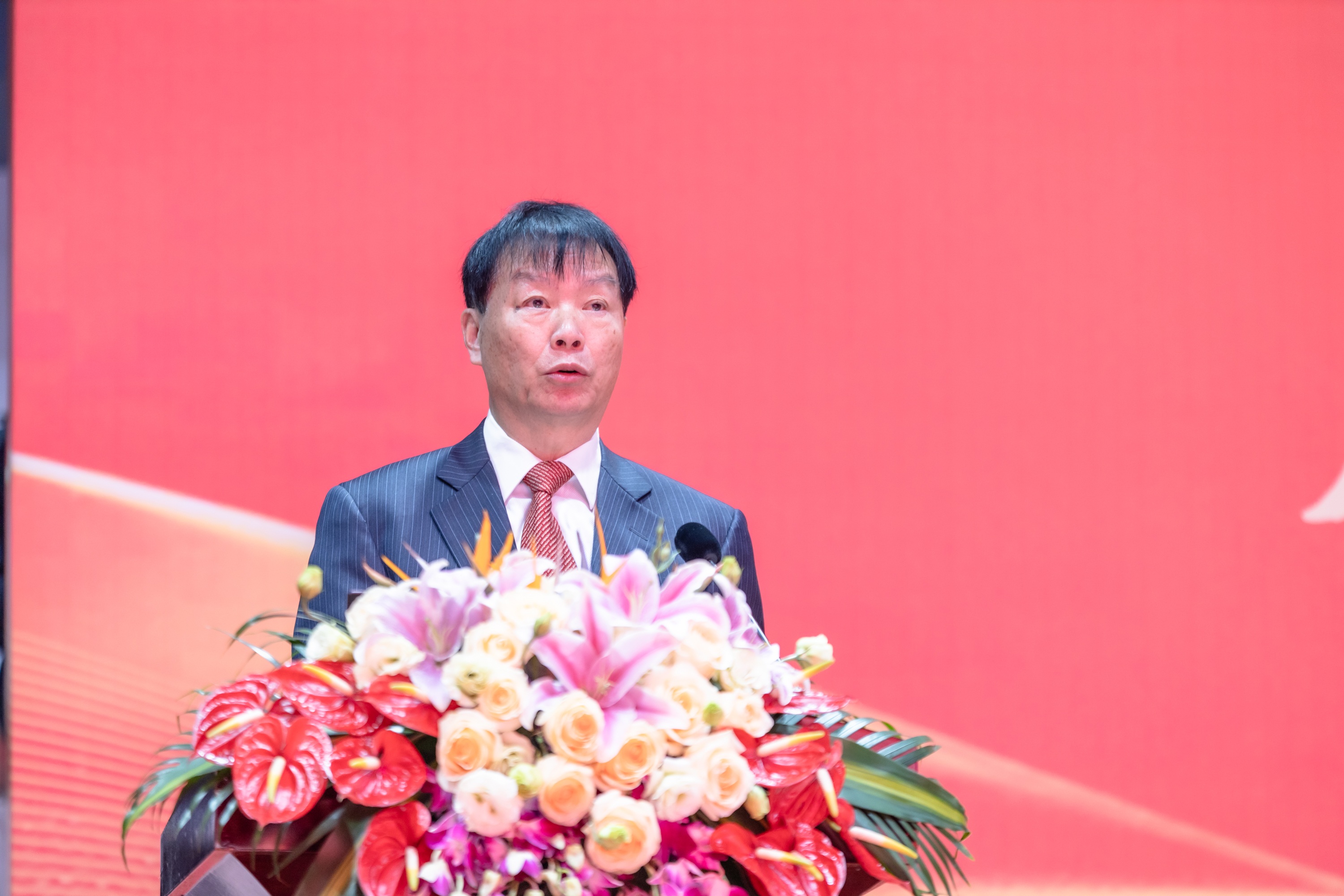 與你同行 向前堅持——集團(tuán)公司隆重召開2025年度總結(jié)表彰大會(圖6)