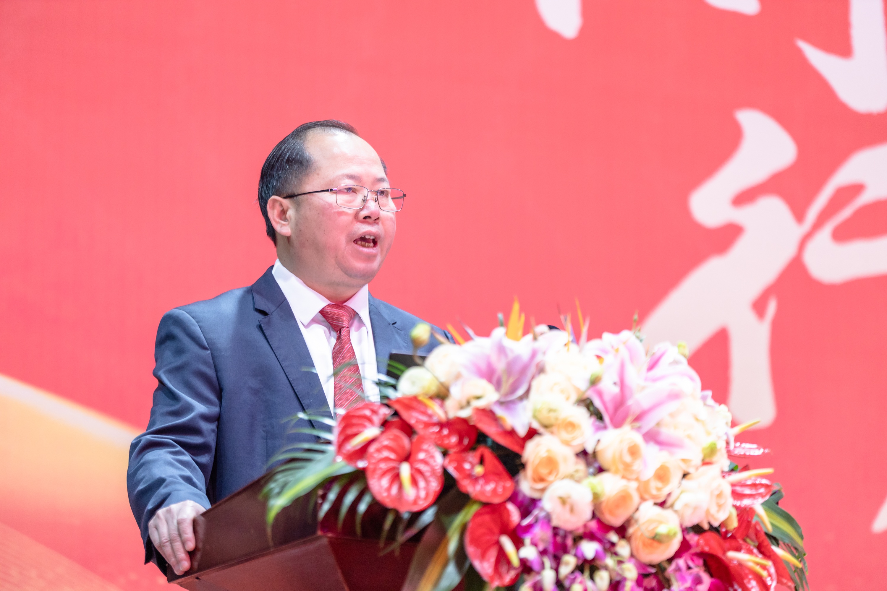 與你同行 向前堅持——集團(tuán)公司隆重召開2025年度總結(jié)表彰大會(圖8)