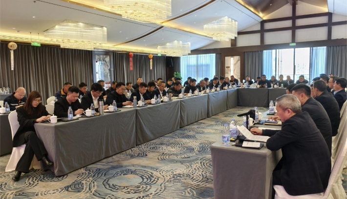 1月28日下午，四川省星船城水泥股份有限公司2025年年度股東大會(huì)暨第五屆十次董事會(huì)、第五屆七次監(jiān)事會(huì)在川威大廈順利召開。本次股東大會(huì)由星船城公司董事會(huì)根據(jù)公司《章程》的規(guī)定召集，股東代表川威集團(tuán)董事(圖2)