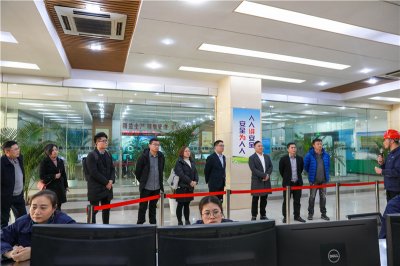 四川省產(chǎn)業(yè)投資集團(tuán)到川威釩鈦科技考察交流