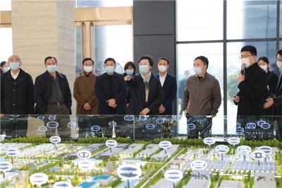 內(nèi)江市市長鄭莉一行蒞臨川威連界基地調(diào)研