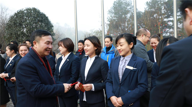 張燈結(jié)彩迎新年 齊心協(xié)力譜新篇丨集團(tuán)領(lǐng)導(dǎo)大年初一開展新春慰問活動(dòng)(圖6)