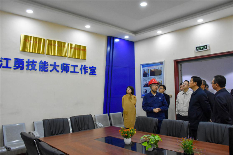 四川省省經(jīng)信廳楊健一行蒞威調(diào)研指導(dǎo)工作(圖3)