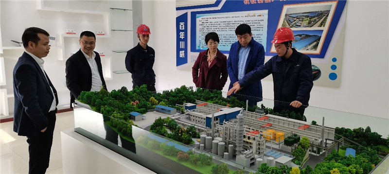 大連博融新材料公司、融科儲能公司蒞臨川威集團共同探討釩電池產(chǎn)業(yè)合作(圖1)