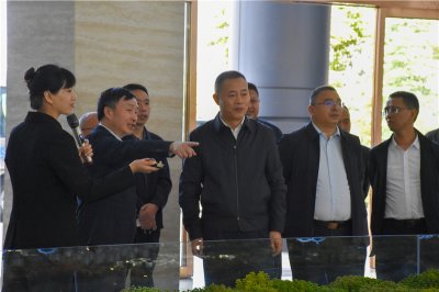 仁壽縣委書記王岳一行蒞臨川威調(diào)研