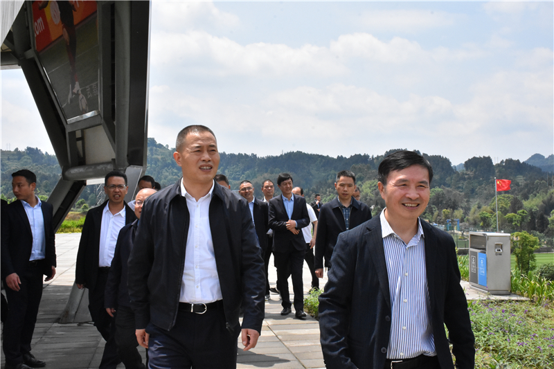 仁壽縣委書記王岳一行蒞臨川威調(diào)研(圖2)