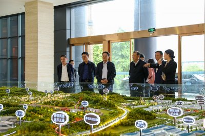 省委編辦二級巡視員段有榮一行 到釩鈦科技調(diào)研