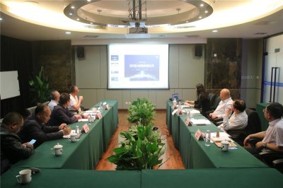 西藏自治區(qū)昌都市市委常委、常務(wù)副市長(zhǎng)梅方權(quán)一行蒞臨川威考察交流