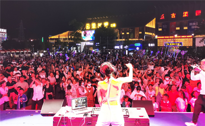 古滇國(guó)城云里街區(qū)盛大開(kāi)街(圖4)