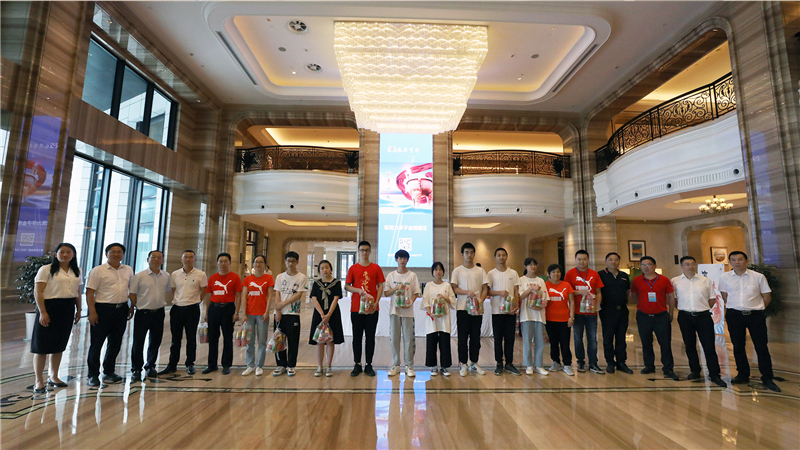 助力高考暖人心 深情慰問送關(guān)懷——集團(tuán)公司慰問競(jìng)力學(xué)校高考考生(圖1)