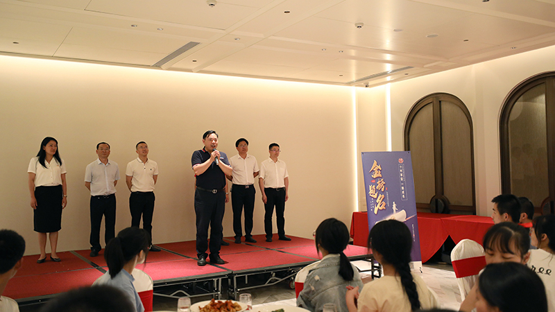 助力高考暖人心 深情慰問送關(guān)懷——集團(tuán)公司慰問競(jìng)力學(xué)校高考考生(圖5)