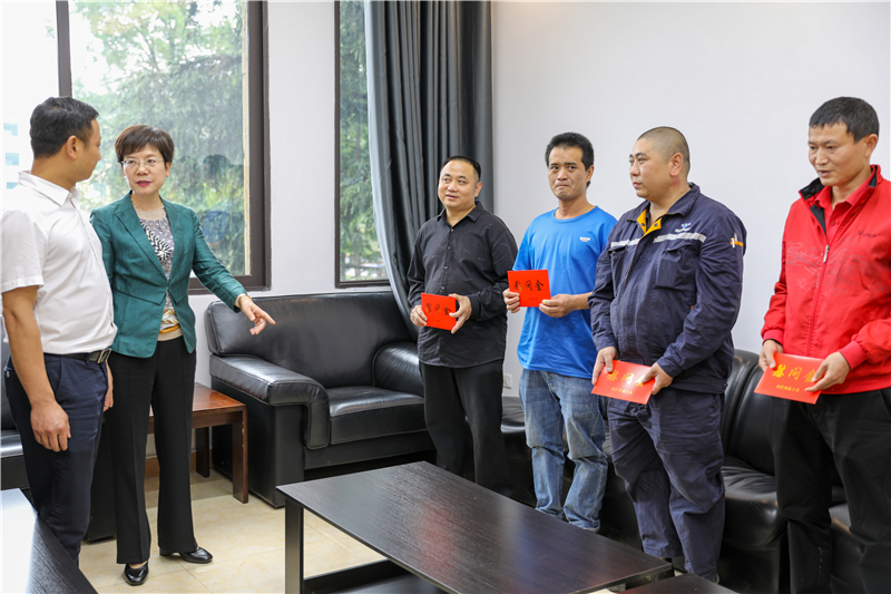 內(nèi)江市總工會到川威開展“工會進(jìn)萬家”調(diào)研走訪慰問(圖3)