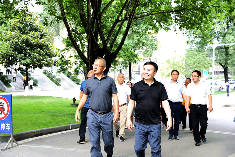 西昌市委副書記曾懷陽(yáng)一行到川威調(diào)研(圖2)