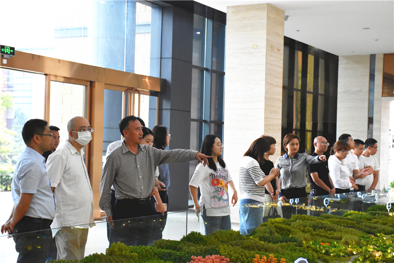 省發(fā)改委縣域經(jīng)濟處到川威調(diào)研(圖1)