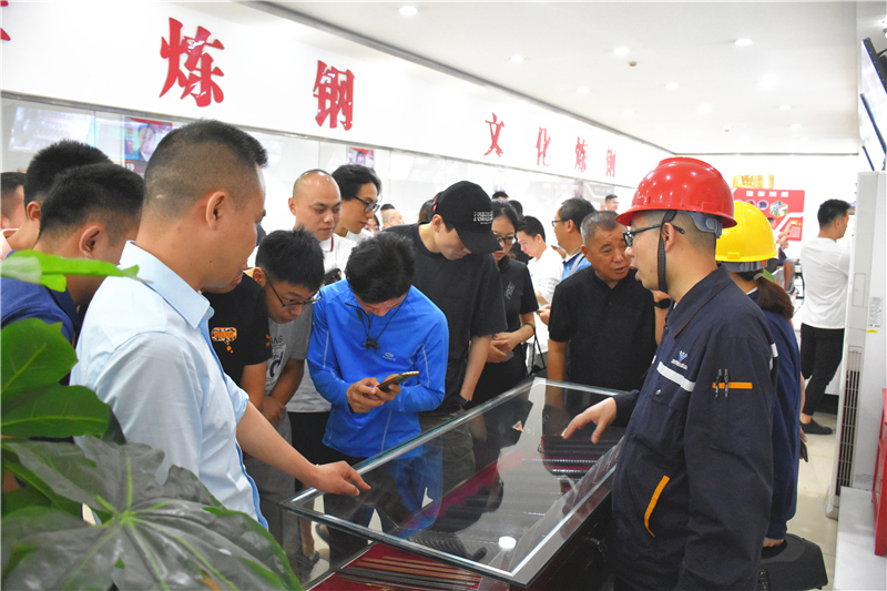 省鋼材流通協(xié)會(huì)到川威參觀交流(圖1)