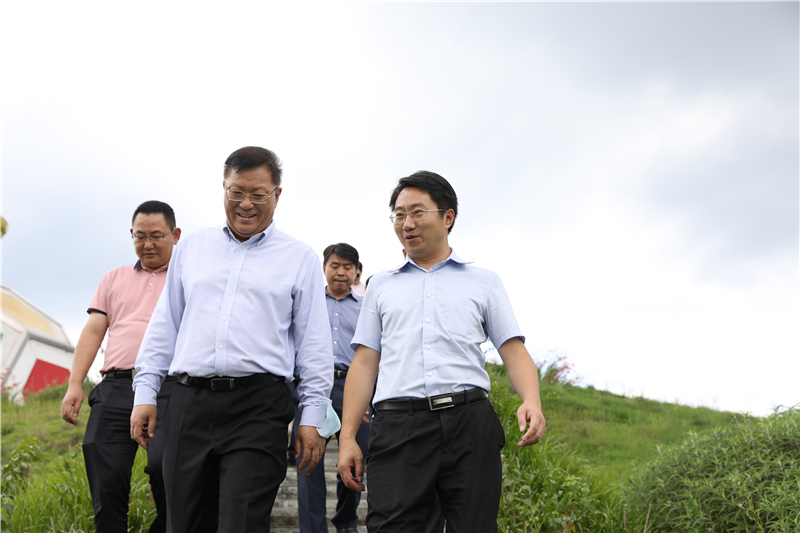 康寧大中華區(qū)總裁兼總經(jīng)理李放一行來川威參觀考察(圖3)