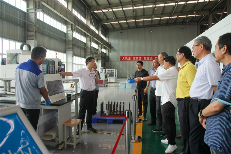 四川省委省政府決策咨詢委員會(huì)到川威集團(tuán)交流調(diào)研(圖2)